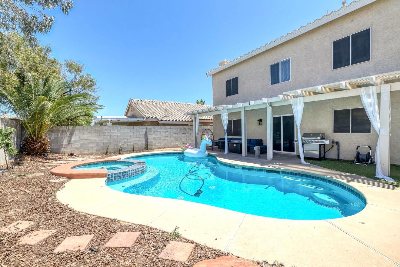 Modern Home In Las Vegas Near Strip With Pool And Jacuzzi Εξωτερικό φωτογραφία