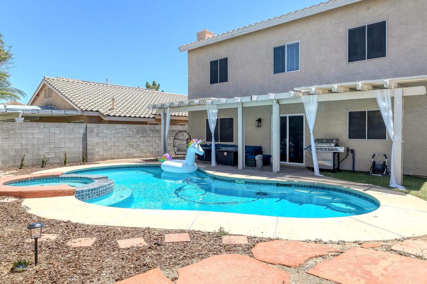 Modern Home In Las Vegas Near Strip With Pool And Jacuzzi Εξωτερικό φωτογραφία