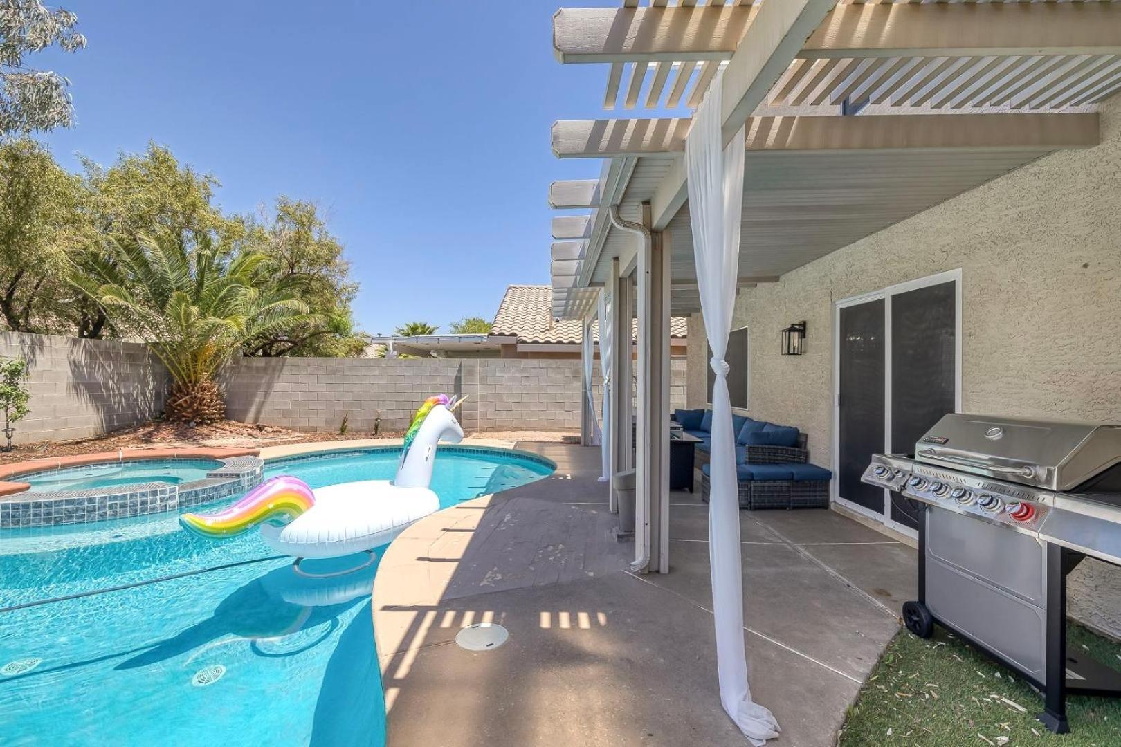 Modern Home In Las Vegas Near Strip With Pool And Jacuzzi Εξωτερικό φωτογραφία